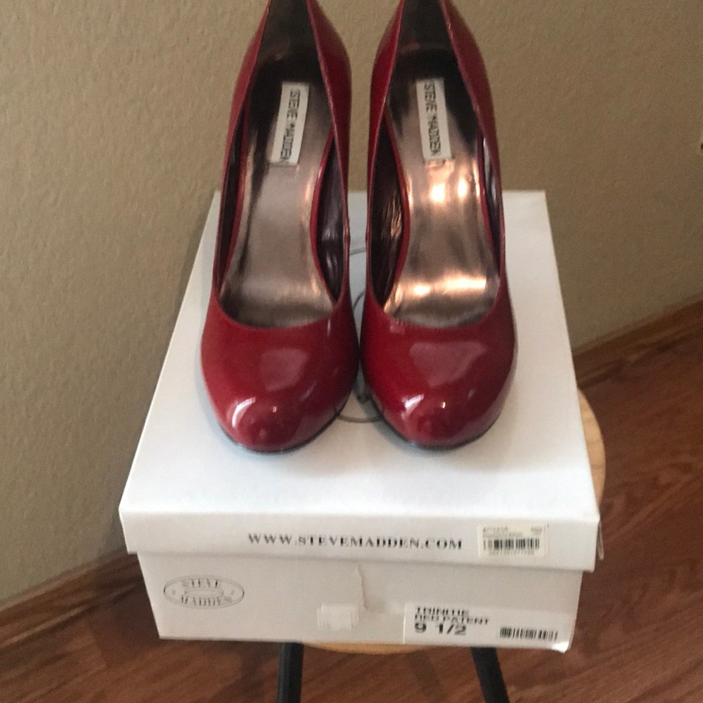 Steve Maddens- red high heels pumps
